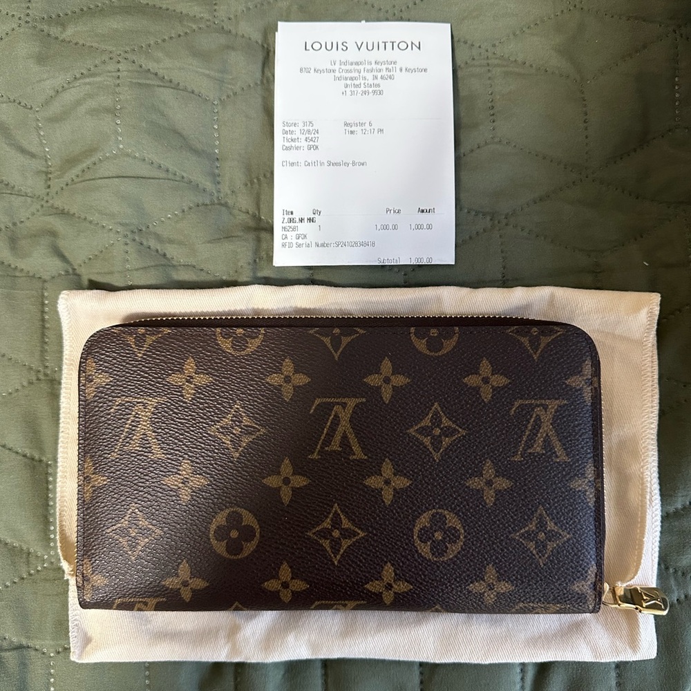 Louis Vuitton Monogram Zippy Organizer Wallet